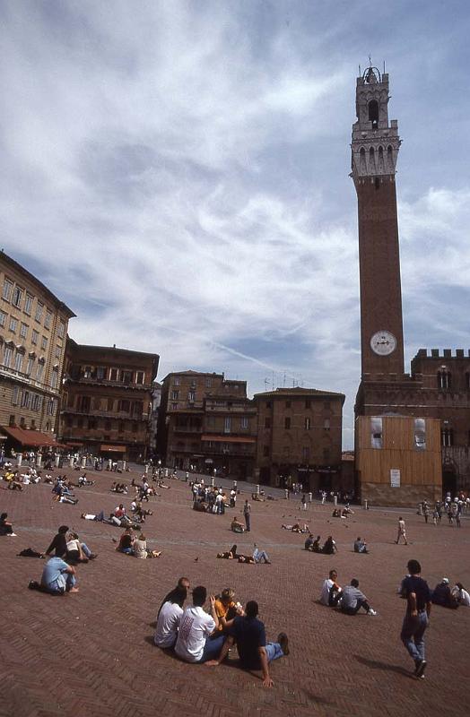 Italy 99 Sienna Town Square 2.jpg